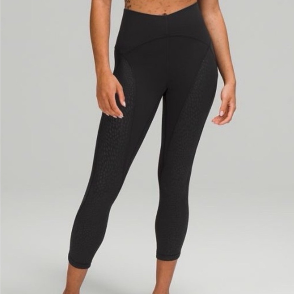 Lululemon Nulu and Mesh Mid-Rise Yoga Crop 23" Size 2